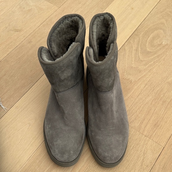 UGG Gray Suede Short Platform Shearling Boots, size 12 - Picture 3 of 7